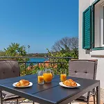 Holiday home 2 Bedroom Beautiful In Rogoznica (Sibenik-Knin)