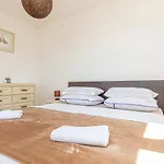 2 Bedroom Beautiful In Holiday home Rogoznica (Sibenik-Knin)