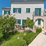 2 Bedroom Beautiful In Holiday home