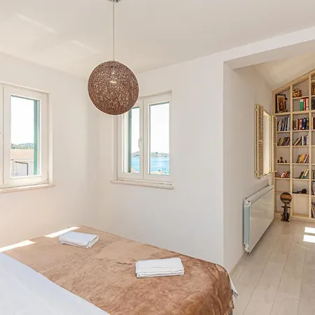 2 Bedroom Beautiful In Rogoznica