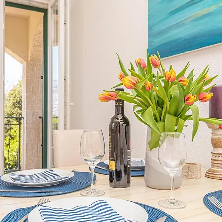 2 Bedroom Beautiful In Holiday home *