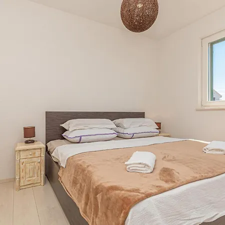 2 Bedroom Beautiful In Rogoznica Holiday home