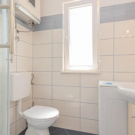 2 Bedroom Beautiful In Holiday home