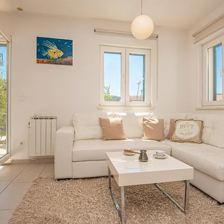 2 Bedroom Beautiful In Rogoznica