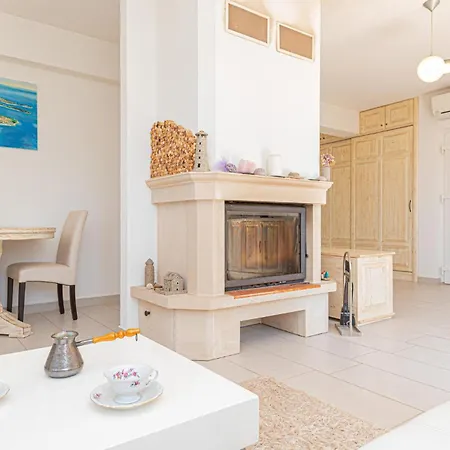 2 Bedroom Beautiful In Prázdninový dům Rogoznica (Sibenik-Knin)