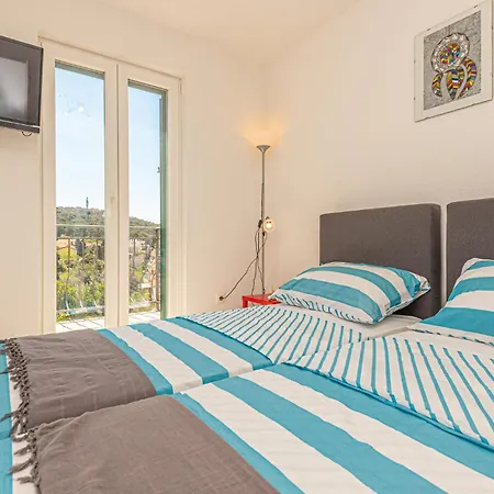 2 Bedroom Beautiful In Holiday home