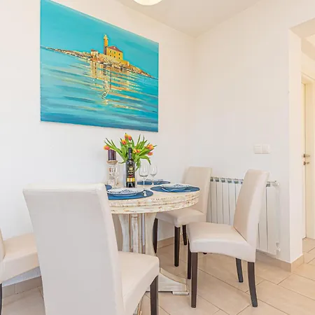 2 Bedroom Beautiful In Rogoznica Holiday home Rogoznica (Sibenik-Knin)