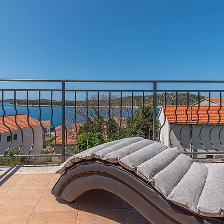 2 Bedroom Beautiful In Rogoznica