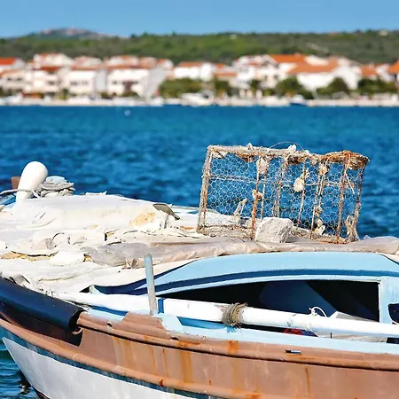 2 Bedroom Beautiful In Holiday home *