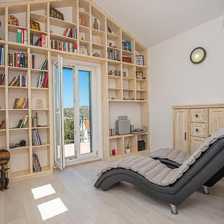 2 Bedroom Beautiful In Rogoznica Holiday home