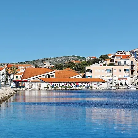 2 Bedroom Beautiful In *