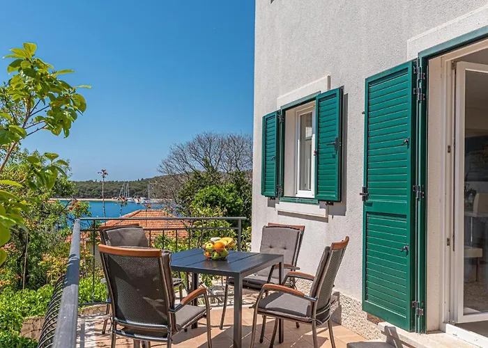 2 Bedroom Beautiful In Rogoznica (Sibenik-Knin)