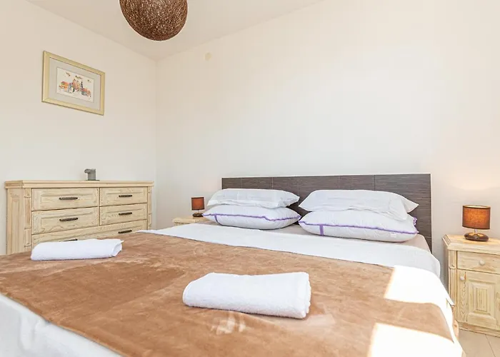 2 Bedroom Beautiful In 度假居 罗戈兹尼察