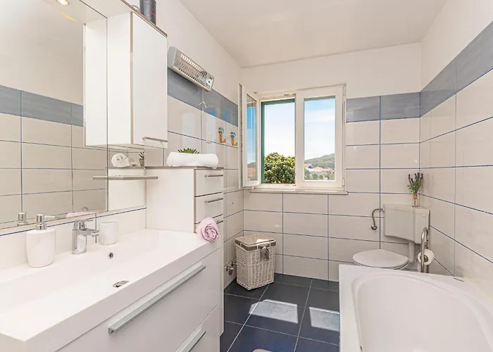 2 Bedroom Beautiful In Сasa de vacaciones Rogoznica (Sibenik-Knin)