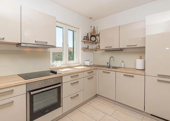 2 Bedroom Beautiful In * 罗戈兹尼察