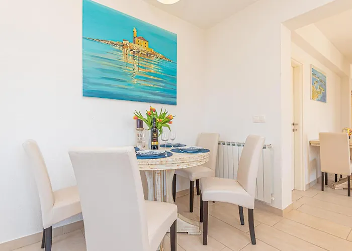 2 Bedroom Beautiful In Сasa de vacaciones Rogoznica (Sibenik-Knin)