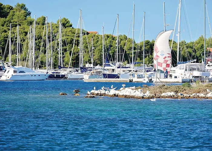 2 Bedroom Beautiful In * 罗戈兹尼察